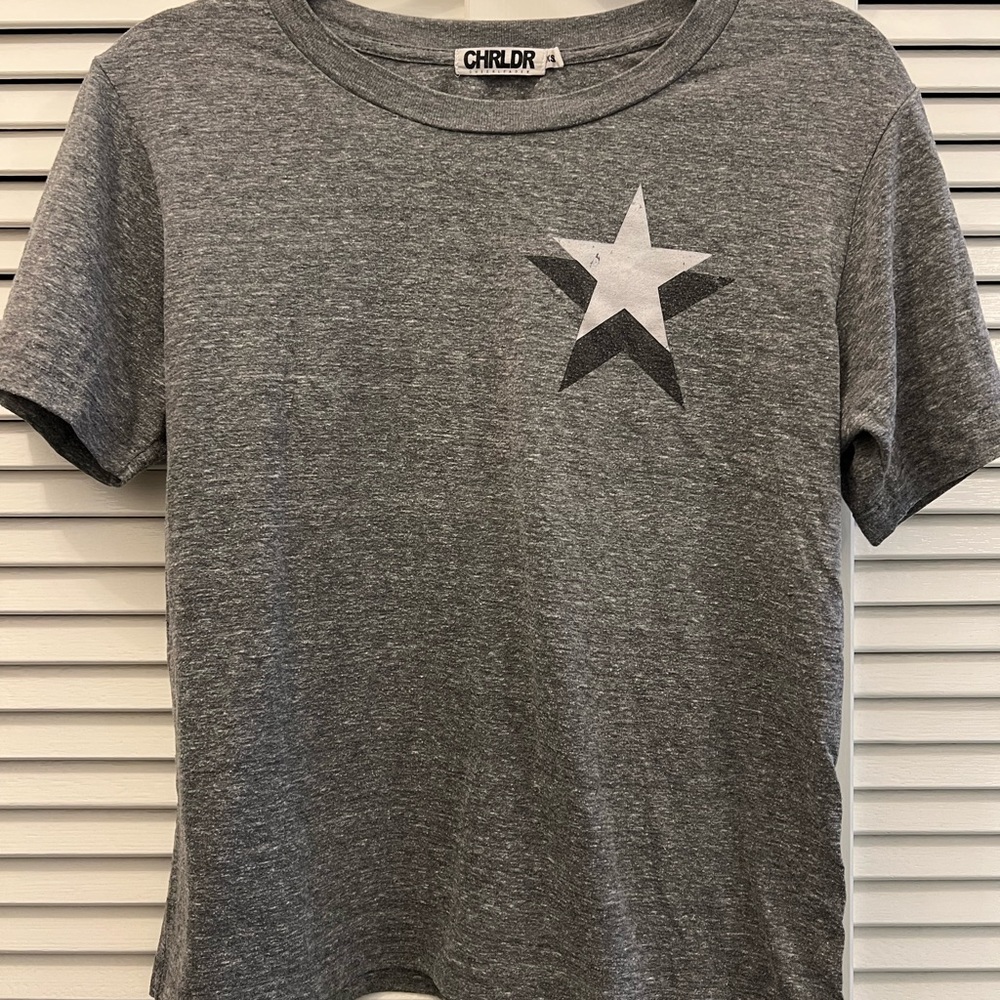 CHRLDR XS Grey graphic t-shirt
Grey and white star graphic tee casual vibes